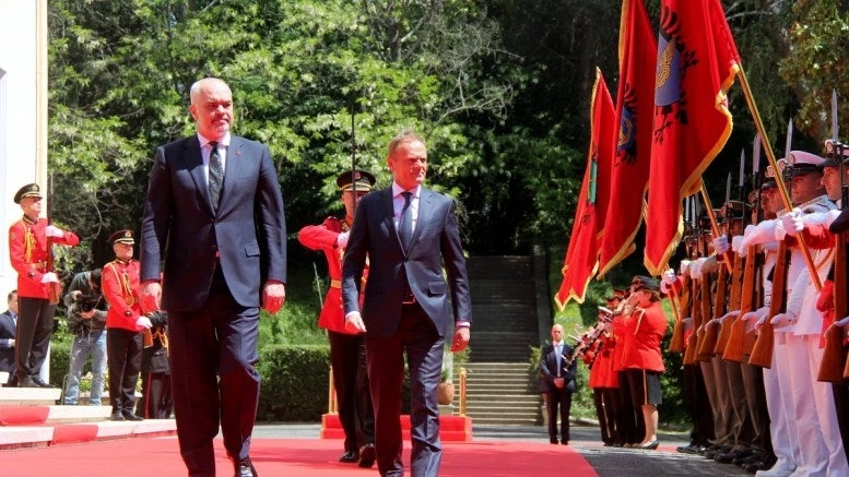 Στον αέρα η ενταξιακή πορεία της Αλβανίας λόγω της διαφθοράς και της μαφίας, όχι της Ελλάδας